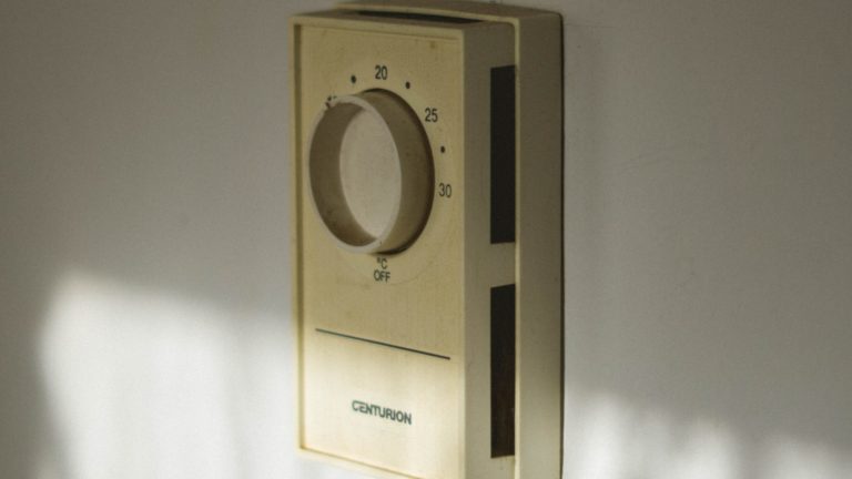 Common Thermostat Issues and How to Fix Them